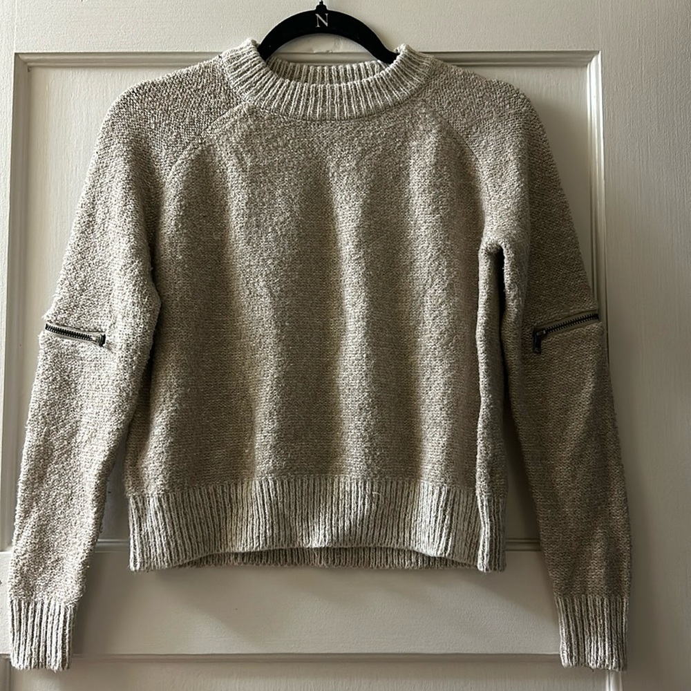 Woman sweater size xs